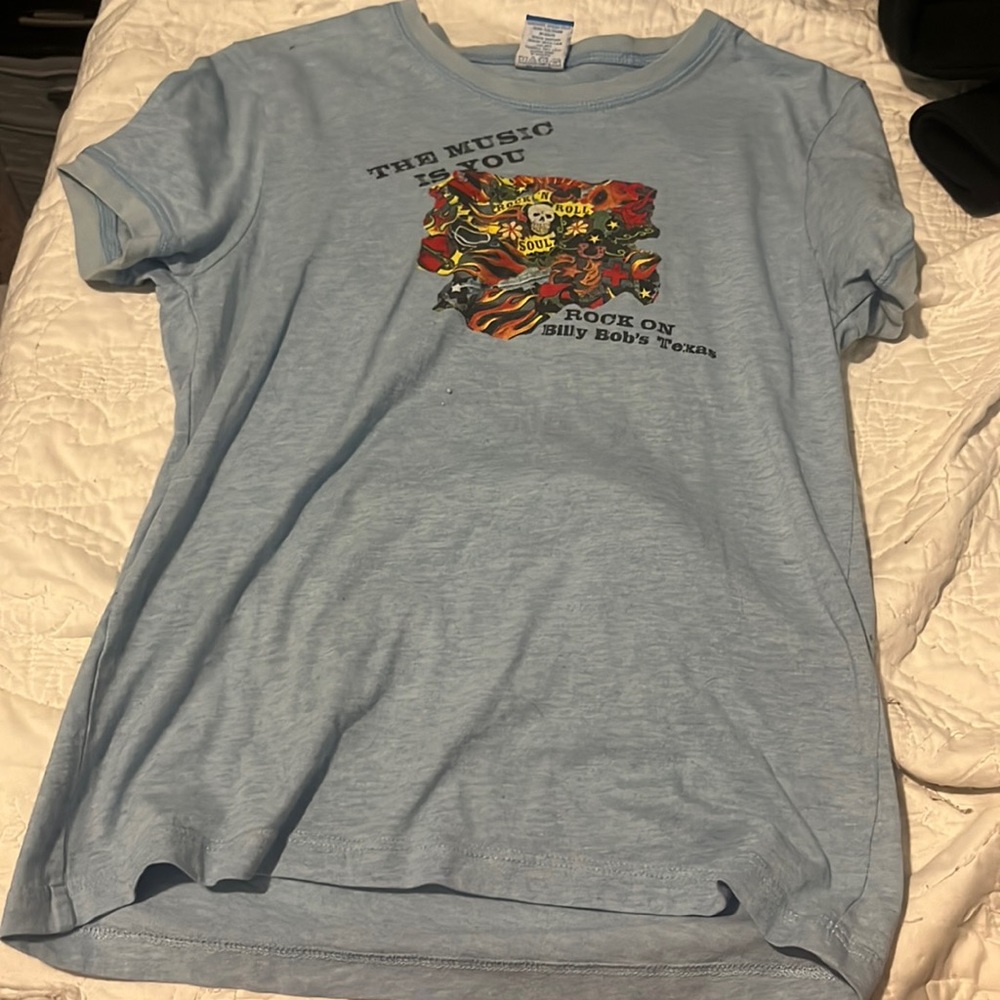 woman’s small tee